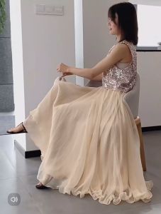 กระโปรงผ้าชีฟอง สีพื้น มีซับด้านใน แต่งยางยืดรอบเอว ทรงสวยผ้าพริ้วทิ้งตัว สัมผัสบางเบา ใส่พรางหุ่นดี #6612