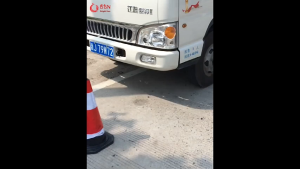 【Fast Delivery】60CM 70CM 90CM rubber cone roadblock cone ice cream cone traffic safety Increase and widen the bottom strong stability increase the friction with the ground so that the road cone is more stable and windproof