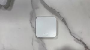 Tuya WiFi Temperature Humidity Sensor Smart Thermohygrometer Kit Wi-Fi Gateway and 433mhz Thermohygrometer with App Alert