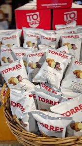Camilan Keripik Kentang Impor Premium Spanyol Torres Potato Chips 150 Gr Varian Foie Gras Black Truffle 100% Extra Virgin Oil Mediterranean Salt Mediterranian Herbs