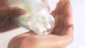 HERSKIN Nekothione Original Glutathione 60 Caps. + Skin Whitening Nekocee 30 Caps.