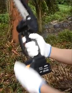 8 Inch Cordless Mini Chainsaw  Portable Electric Chain Saw Handheld  Garden Logging Trimming Saw Tool for Wood Cutting Tree Trimming Cutting 电链锯