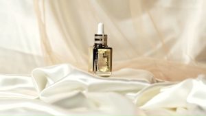 DyZy Advanced Triple Treat Serum (แพ็ค 3 ขวดราคาพิเศษ) ดีซี่ส์เซรั่ม for Anti-Aging lifting& firming whitening fading the melasma freckles and dark spot reducing wrinkles moisturizing and anti-oxidants