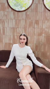 Whatagirlwants -  CAMILLE TWEED (ชุดเซ็ท ผ้าทวิต เสื้อแขนยาวเข้ารูป เสริมไหล่ + กางเกงขาสั้น )