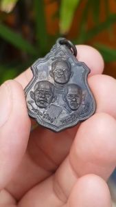 เหรียญสามคณาจารย์ (อาจารย์หลวงพ่อคูณ) วัดโคกรักษ์ จ.นครราชสีมา ปี2517 เหรียญที่3