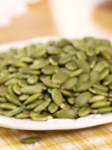 เม็ดฟักทองถุงละหนึ่งโลราคา青瓜粒แตงกวา หั่นเป็นลูกเต๋า