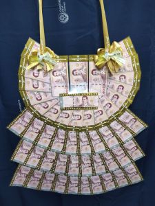 มาลัยเปล่ามาลัยแบงค์มาลัยธนบัตร แสดงความยินดีใส่ได้ 50 ใบ(ลูกค้าใส่เงินเองง่ายๆค่ะ)