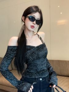 เสื้อยืดคอกลมแขนยาวผู้หญิงสไตล์อเมริกันดีไซน์เก๋ไก๋และไม่ซ้ำใครพร้อมเข็มขัดผูกคอและเสื้อเชิ้ตเปิดไหล่