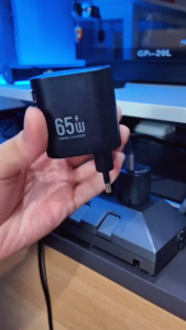 [New]VINKO หัวชาร์จเร็ว 65W GaN พอร์ต USB-C USB-A พร้อมสาย USB C ยืดได้ 70 ซม สำหรับ IPhone 16/15/14/13 Xiaomi