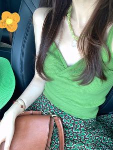 YUEZHONGWEI | Áo Thun Ngắn Tùng Co Dáng Ôm Phong Cách Mỹ Ngọt-Nóng Cổ V Hình Jacquard Xanh
