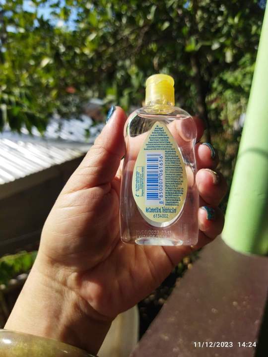 Johnson's%20R%20CottonTouch%20Oil,%20made%20with%20Cotton%20Seed%20Oil%20and%20Vitamin%20E%2050ml%20hand%20carry%F0%9F%9B%AB%20-%20Image%202