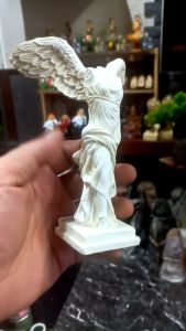 Tượng nữ thần Chiến thăng Nike cao 16cm.