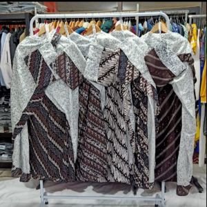 Mukena Wanita Rayon Setelan Lebaran Bahan Adem Motif Batik Putih - XELLEA