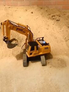 Mainan Remote Control Excavator 2.4Ghz & Mobil Beko Penggali Excavator 2IN1 RC Crane Truck