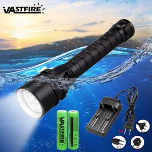 Senter Selam LED Scuba Diving 200Watt Waterproof 200Meter Senter Underwater Tahan Air Paket Lengkap Cas+Baterai 18650 4PCS
