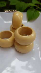 Nhẫn Nam Giả Ngà hay Xương Mỹ Nghệ màu trắng Ni 20mm Cao 16mm Dầy 5mm Dành Cho Các Anh Nam đeo nhẫn ngón tay cái hay bất kỳ ngón tay nào ni lọt vừa tay là 20mm rẻ có 220k/1 chiếc ạ