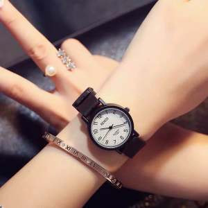 นาฬิกา Quartz Casual แบบเรืองแสง สำหรับผู้ชายและผู้หญิง แบบดิจิตอล แบบเงียบ สายยาง กลไกญี่ปุ่น นาฬิกาข้อมือแบบเรืองแสง