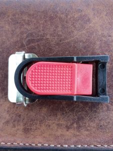 (Phụ kiện) Khoá cài quai mũ bảo hiểm ( khoá sắt hộp)