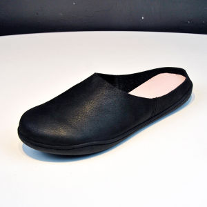 รองเท้าแตะสวมหนังแท้สำหรับผู้หญิง ส้นแบน สไตล์ลำลอง รองเท้าแตะสวมแบบครึ่งนิ้ว พื้นยาง ฤดูร้อน 2021 รองเท้าแตะสวมแบบสวมหัว