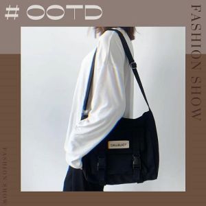 KDAShop มาใหม่ กระเป๋าสะพายสำหรับสายแฟชั่น วัสดุคุณภาพดี พกพาง่ายใช้ได้ทุกโอกาส มีให้เลือก 2 สี งานดีขนาดนี้ราคาไม่แพงนะ สนใจกดสั่งในตะกร้าเลย