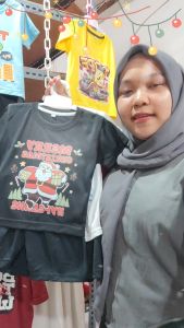 Baju Kaos Setelan Natal Anak Laki Motif Santa Here Umur 1 - 10 Tahun - Hypelane Kids - DTF