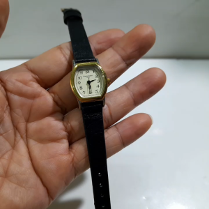 Đồng hồ đeo tay nữ Roberta Baldini Paris size ngang 21mm mặt trắng viền vàng dây da đen kiểu cổ điển Second hand