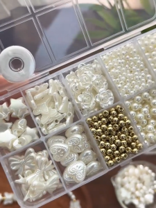 About 800pcs ABS Pearl Set Box Beads DIY Handmade Earrings Bracelets Necklaces Mobile Phone Chains and Decorations