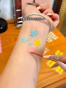 Tampalan Jerawat Bintang K6978 (3 pek 120 tampalan) / K6978 星星痘痘贴 (3包120贴) / K6978 Star Acne Patches (3 packs 120 patches)