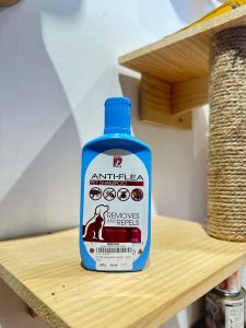 MEDIC PLUS SHAMPOO FOR SENSITIVE SKIN AND ANTI FLEA SUITABLE FOR CAT AND DOG ONLY
