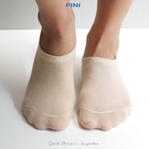 FINI Kaos Kaki Wanita Tumit Invisible Women Hidden Socks Anti Slip Silikon Warna Hitam Cream Polos Bahan Elastis Breathable Ukuran Pendek Mata Kaki All Size