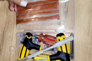 Bộ Dụng Cụ Vá Vỏ Ô Tô Xe Máy Khẩn Cấp 17 Chi Tiết Dùng Vá Lụi / Vá Vít Cao Su Nhanh Chóng Dễ Dàng