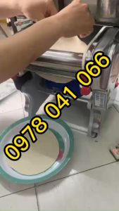 Máy cán bột lọc.máy cắt sợi mìbánh canhtrân châu sợi thái lô cán 22cm