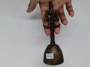 กระดิ่ง สามง่าม สายมู บูชาเทพ กระดิ่ง ทองเหลือง กระดิ่งด้ามจับ กระดิ่งพิธี ปากกว้าง 2 นิ้ว สูง 6 นิ้ว หล่อ หนา เสียง ใสHB040