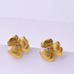 Chow Sang Sang 周生生 999 24K Gold Cultural Blessings Blossoms Stud Earrings for Women 94688E