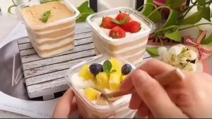 50Pcs Clear Plastic Dessert Cups with Lids Square Mousse Tiramisu Graham Cake Pudding Fruit Salad Food Containers