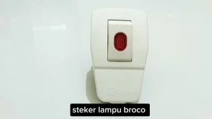 Broco Steker Saklar Plus Lampu Putih 13311