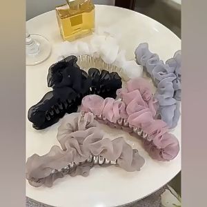 Klip Rambut🌸韩版超仙秋季褶皱网纱发夹女后脑勺气质盘发抓夹大号鲨鱼夹高级感 Pleated mesh hair clip feminine hair clip large shark clip high-end feel