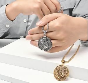 Kemstone Ancient Egyptian Pharaoh Nefertiti Mural Portrait Necklaces Cultural Symbol Bodyguard Mens Stainless Steel Pendant Necklace Jewelry