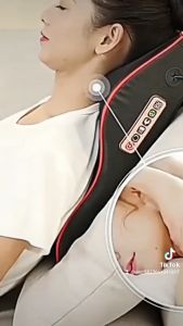 Máy mát xa lưng và cột sống gối massage cổ vai gáy lưng cao cấp chính hãng có hồng ngoại với 20 bi xoay cho cảm giác chân thực như tay người giảm đau mỏi nhanh phù hợp dùng tại nhà văn phòng ô tô