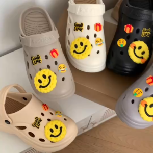 MAKATA💥 รองเท้าหัวโตสีพื้น แถมตัวติดสติ๊กเกอร์ลายการ์ตูน SUNBALEE T8 เสริมส้น 7 ซม.น้ำหนักเบา ใส่สบายเท้า💥