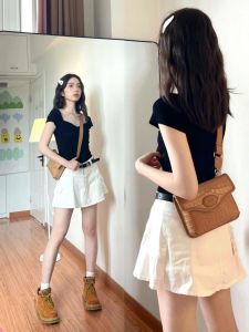 เสื้อยืดคอกว้างแขนสั้นผ้าไหมน้ำแข็งสีดำ ทรงสลิมฟิต ทรงเข้ารูป ดีไซน์เก๋ไก๋ สำหรับผู้หญิง ฤดูร้อน 2025 ใหม่ เสื้อผ้าทำงาน