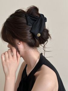 French Gold Star Letter Triangle Hair Clip Womens High-End Feeling Back of Head Updo Shark Clip Elegance Autumn Winter Hair Accessories