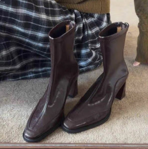 รองเท้าบู๊ตหัวเหลี่ยมทรงสั้นสไตล์ย้อนยุคสำหรับผู้หญิง ทรงหัวเหลี่ยม ส้นสูง พื้นยาง รองเท้าบู๊ตแบบสวมสบาย