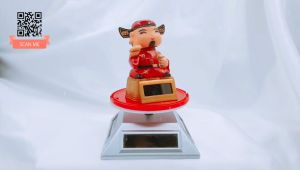Ông Thần Tài Vẫy Tay Gật Đầu Mini Năng Lượng Mặt Trời - TỎI CÁT TƯỜNG