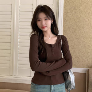 chaqi | Alluring Pure Style T-shirt Black Shoulder Button Partial Collar
