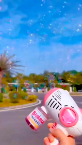 Kids Dinosaur / Space Spray Bubble Gun Toy Bubble Refill Suitable for Outdoor Activities Kids Birthday Gift