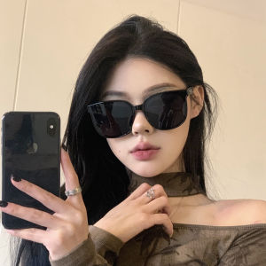 แว่นกันแดดทรงสี่เหลี่ยมสำหรับผู้หญิง สีดำ ป้องกันรังสียูวี แว่นกันแดดทรงเรขาคณิตแบบทันสมัย สายรัดหน้ากากอนุภาค