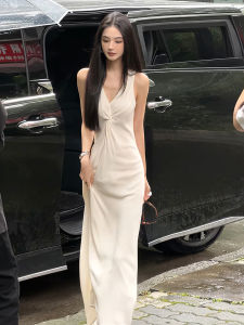 Elegant French Design V-Neck Strap Dress Slimming Long Gown High Waist A-Line Skirt Korean Style Commute Autumn Season