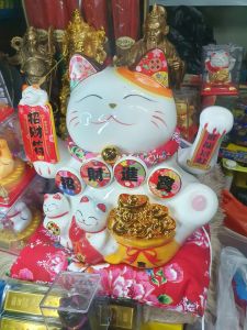 Maneko-Niko Large Decor Ornaments - Japanese Beckoning Cat Figurine for Prosperity and Good Luck