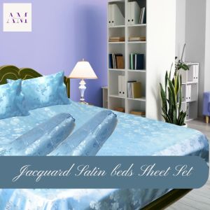 ชุดผ้าปูที่นอน ผ้าแพร Jacquard Satin ผลิตจากเส้นใยสังเคราะห์โพลีเอสเตอร์ (Polyester) ขนาด 3.5 ฟุต และ 6 ฟุต ให้ความเงางาม มันวาว สวยงามน่าสัมผัส ไม่เก็บกักฝุ่นละออง ลดปัญหาไรฝุ่น ดูแลง่าย ซักง่าย แห้งเร็ว